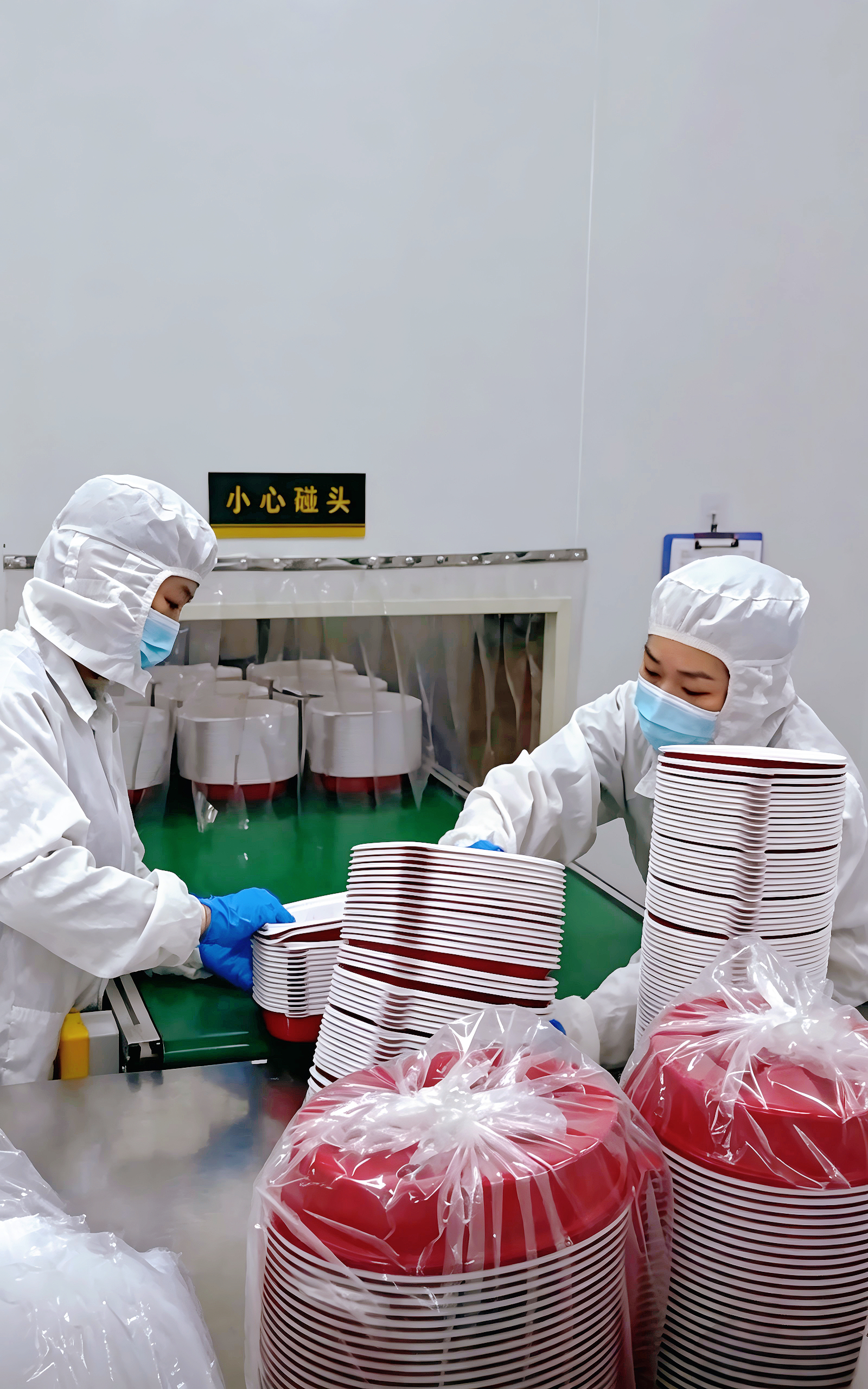 洁净车间标准化作业，保障一次性餐盒生产品质